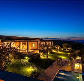 4 bedroom villa with pool near Noto, sleeps 8